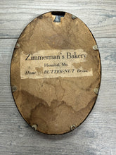 Load image into Gallery viewer, Kissing Couple Zimmerman Bakery Thermometer
